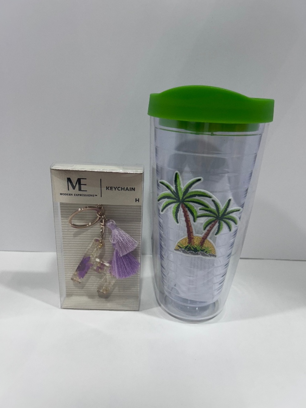 NEW Palm Tree plastic cup & Letter "H" Tassle accent keychain (gold/lavender)  I